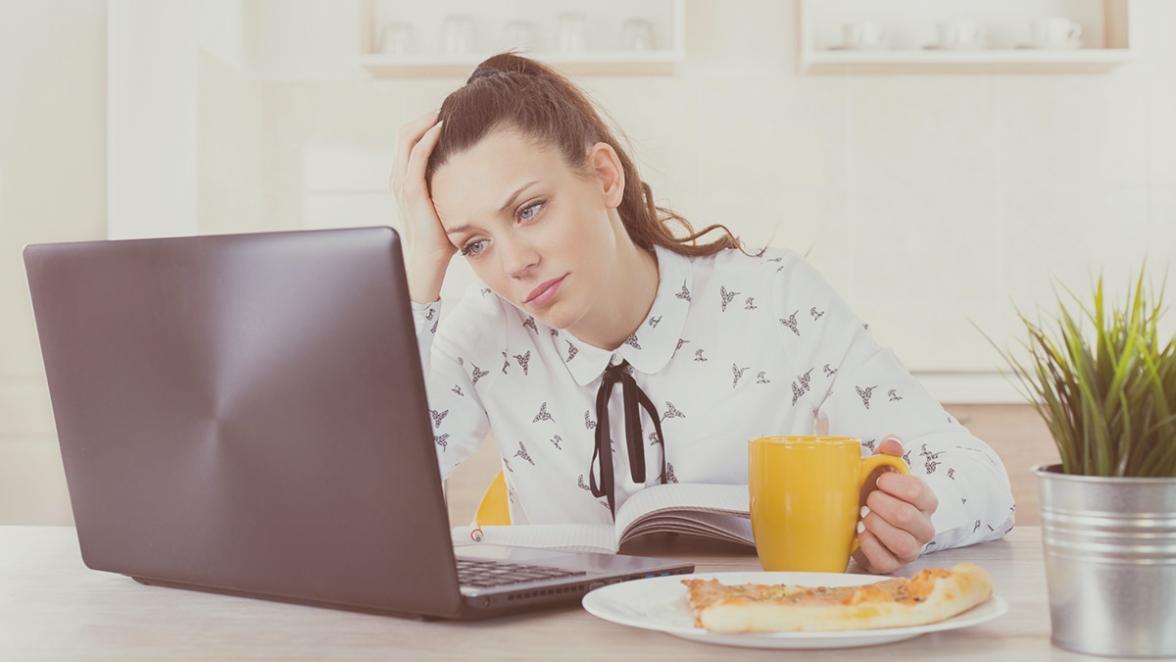 Teilnehmer üben Techniken zur emotionalen Kontrolle in praktischer Anwendung